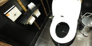 customer-files-lawsuit-against-dunkin’-over-exploding-toilet,-court-documents-allege:-report