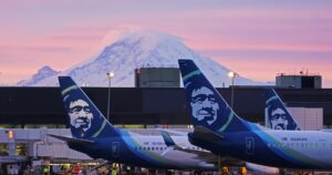 alaska-airlines-flight-makes-emergency-return-to-portland-after-losing-window