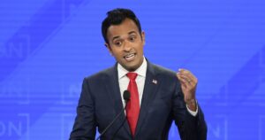 ramaswamy-says-he-would-pardon-trump,-assange,-and-jan.-6-rioters-to-‘reunite-this-country’