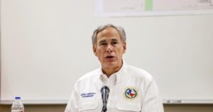 greg-abbott-says-nyc-mayor-has-sued-‘the-wrong-party’-over-border-busing-lawsuit