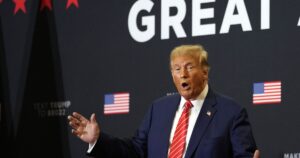 independents-split-on-whether-trump-should-remain-on-ballot:-poll