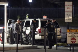 white-house-gate-crash:-driver-arrested-after-hitting-exterior-gate