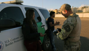 illinois-legislator-visits-southern-us.-border-amid-migrant-crisis
