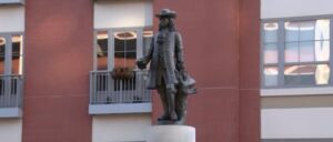 national-park-service-backtracks-on-removing-beloved-statue-after-widespread-ridicule