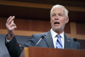 cutting-a-deal-with-democrats-on-spending-like-‘negotiating-with-the-arsonist’:-gop-senator