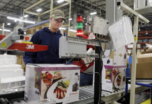 retailers-facing-unprecedented-wave-of-fraudulent-holiday-returns