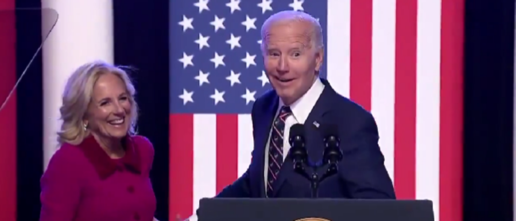 fact-check:-does-this-video-show-biden-talking-to-no-one?