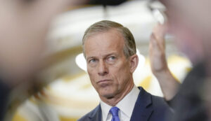 senate-republicans-draw-‘red-line’-on-parole-as-border-talks-stall