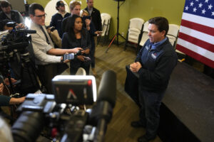 move-over-cables-and-networks:-c-span-lands-in-iowa-and-new-hampshire-to-tell-it-straight