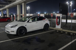hertz-to-replace-20,000-electric-vehicles-with-gas-vehicles
