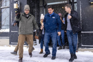 iowa-blizzard-weather-warning-upends-gop-campaigns-before-caucuses