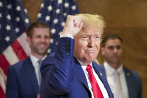 trump-holds-new-hampshire-rally-on-night-of-cnn-primary-debate