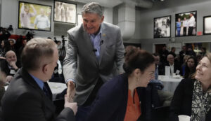 joe-manchin-returns-to-new-hampshire-as-2024-presidential-speculation-mounts