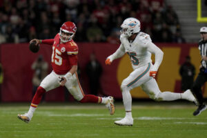 how-to-watch-chiefs-dolphins-peacock-nfl-game-saturday