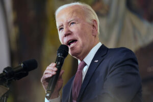 biden-fundraises-for-2024-campaign-with-signed-‘big-head’-posters