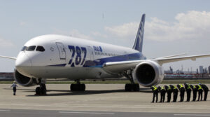 boeing-737-flight-in-japan-forced-to-turn-back-due-to-crack-in-cockpit-window