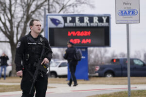 iowa-principal-who-distracted-shooter-died-from-injuries