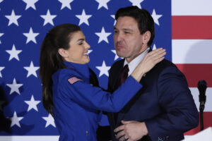 desantis-rejects-pressure-to-drop-out-of-gop-primary,-heads-to-new-hampshire