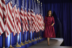 nikki-haley-wants-to-knock-out-trump-in-new-hampshire,-but-iowa-hobbled-her-fight