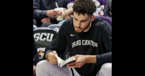 basketball-star-reads-bible-on-bench-on-biggest-stage:-‘gotta-bring-your-sword-to-battle’