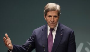 white-house-thanks-john-kerry-as-he-leaves-climate-post-for-biden-campaign