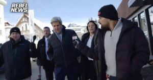 john-kerry-snaps-at-reporter-who-ambushes-him-on-the-streets-of-davos-outside-wef-meeting-(video)