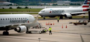 video-shows-jet-sliding-off-snowy-new-york-runway-at-airport:-report