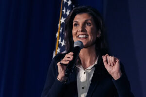 haley-stays-on-message-in-new-hampshire,-using-sununu-as-trump-attack-dog