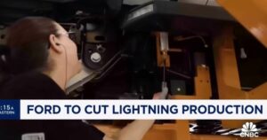 ford-slashes-production-of-electric-f-150s,-focuses-resources-on-popular-gas-models