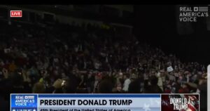 manchester,-new-hampshire-crowd-goes-wild-as-heckler-tossed-from-trump-rally-(video)