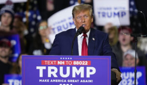 watch-live:-trump-holds-new-hampshire-rally-hours-after-desantis-endorsement