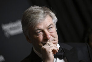 alec-baldwin-lowers-price-of-home-on-market-by-$10-million-amid-indictment