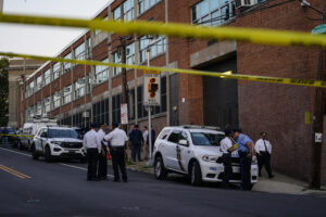 seven-killed-in-two-illinois-homes-as-manhunt-for-shooter-continues