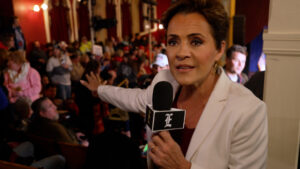 kari-lake-doesn’t-want-voters-to-get-complacent-with-poll-numbers:-‘we-got-to-swamp-them’