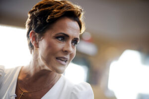 kari-lake-demands-arizona-gop-chairman-jeff-dewit-resign-following-alleged-bribery-revelation
