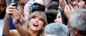 fact-check:-no,-image-does-not-show-taylor-swift-wearing-an-anti-trump-shirt