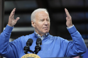 biden-says-he’s-bringing-‘work,-opportunity,-and-hope’-to-the-midwest