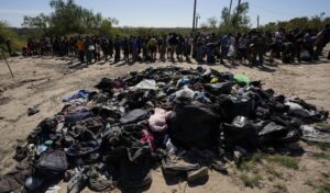 migrant-encounters-at-border-surpassed-all-time-record-in-december:-371,000-people