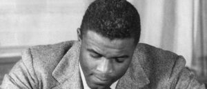 video-appears-to-show-theft-of-jackie-robinson’s-statue