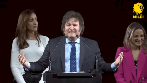 argentina’s-trump:-meet-javier-milei,-argentina’s-popular-right-wing-presidential-candidate-–-drawing-crowds-and-bolsonaro’s-backing-|-the-gateway-pundit-|-by-fernando-de-castro