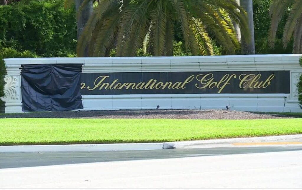 trump-international-golf-club-sign-in-west-palm-beach-vandalized-with-swastika-|-the-gateway-pundit-|-by-cassandra-macdonald