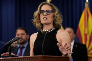 kyrsten-sinema-challengers-lake-and-gallego-more-than-triple-her-fundraising-numbers