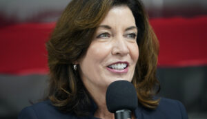 hochul-loosens-state-job-requirements-for-migrant-workers