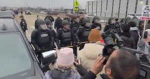 protestors-line-the-street-to-greet-joe-biden-in-detroit;-police-in-riot-gear-arrive-(video)