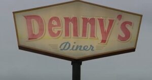the-only-denny’s-in-oakland,-california-is-closing-after-more-than-50-years-due-to-crime