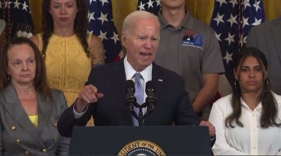 joe-biden-starts-screaming-at-audience-again-like-crazy-old-man-during-bidenomics-talk-(video)-|-the-gateway-pundit-|-by-jim-hoft