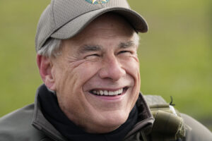 greg-abbott-refers-to-nyc-migrant-plan-as-‘insanity’