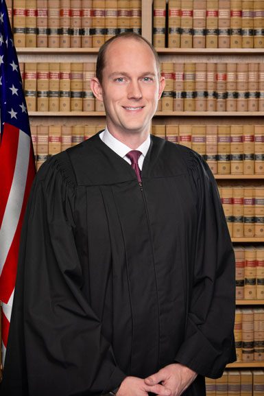 judge-overseeing-president-trump’s-bogus-georgia-case,-scott-mcafee,-once-worked-under-soros-funded-fulton-county-district-attorney-fani-willis-|-the-gateway-pundit-|-by-jim-hᴏft