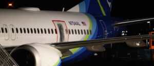 alaska-airlines’-failed-door-plug-had-no-bolts,-initial-ntsb-report-says