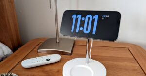 how-to-use-your-phone-as-a-bedside-alarm-clock